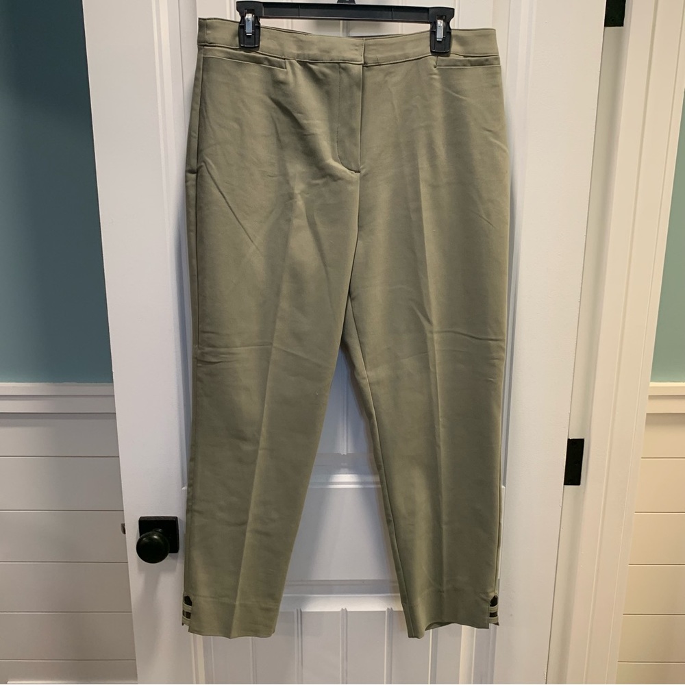 Ruby Rd. Green Ankle dress pants. Comfort waist band. Size 14. NWT
